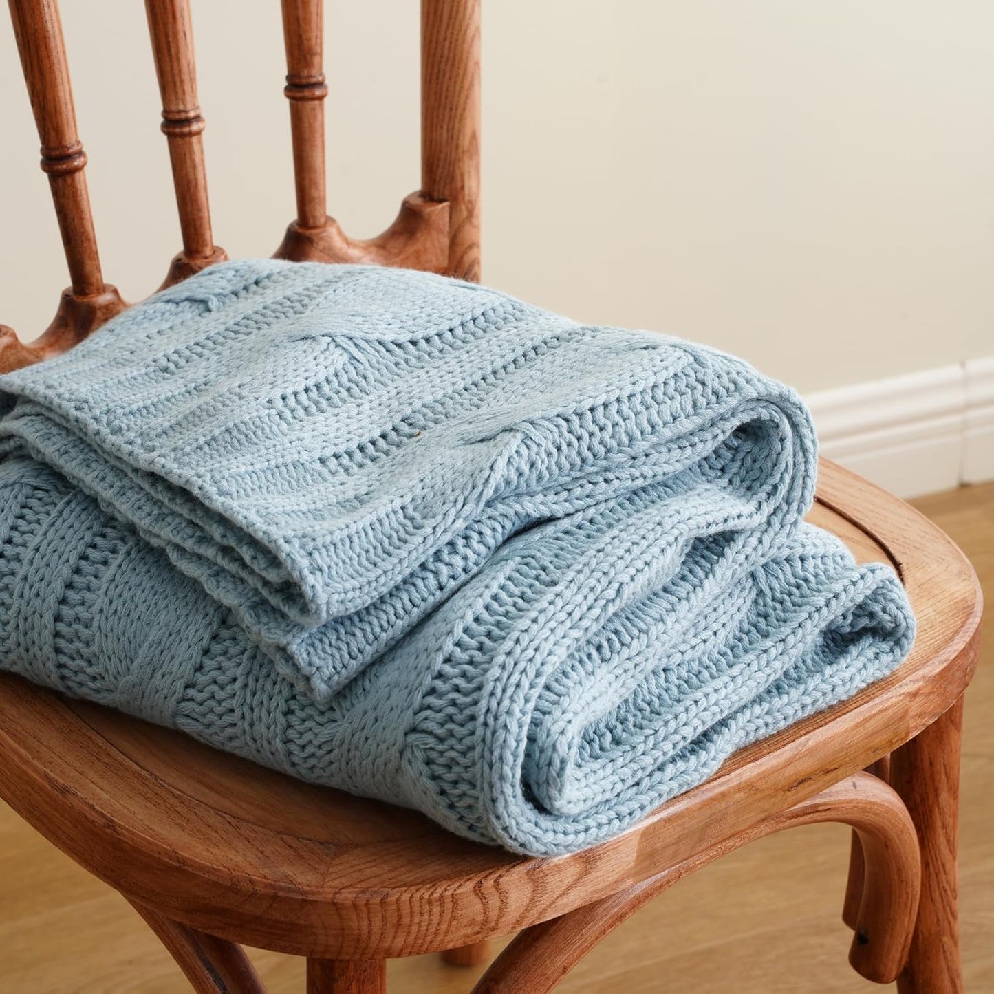 Classic Cable Knit Throw